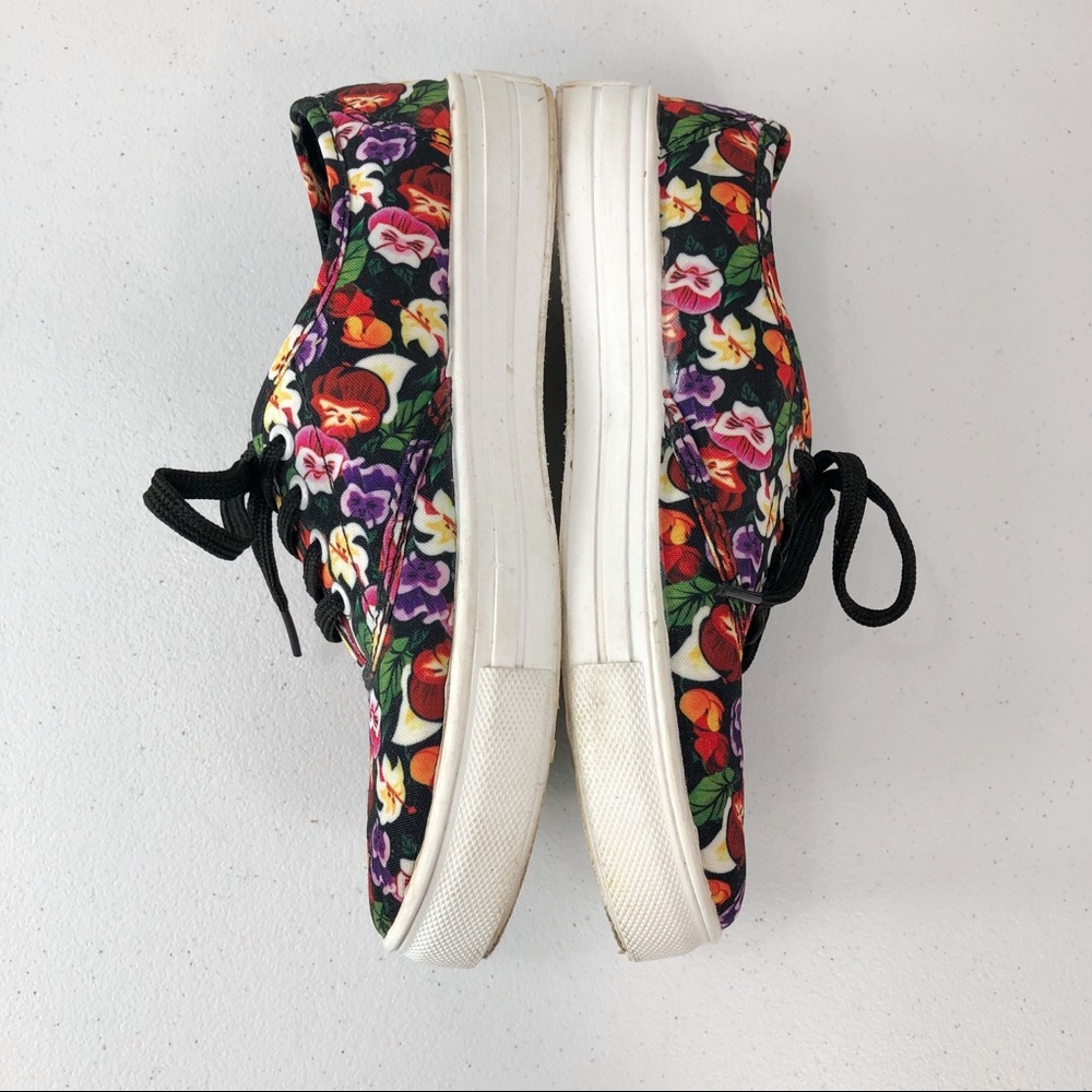 Disney Alice in Wonderland sneakers size 6 - Picture 3 of 8